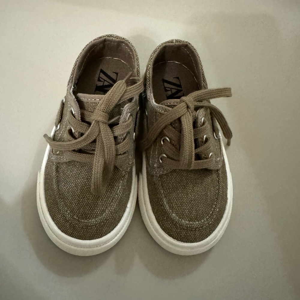 Zara Sperrys toddler 5C